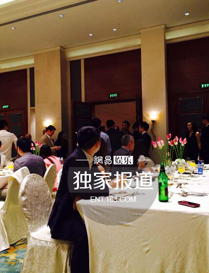 周迅高圣远婚礼现场热吻秀婚戒 坦承正在努力造人
