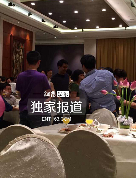 周迅高圣远婚礼现场热吻秀婚戒 坦承正在努力造人