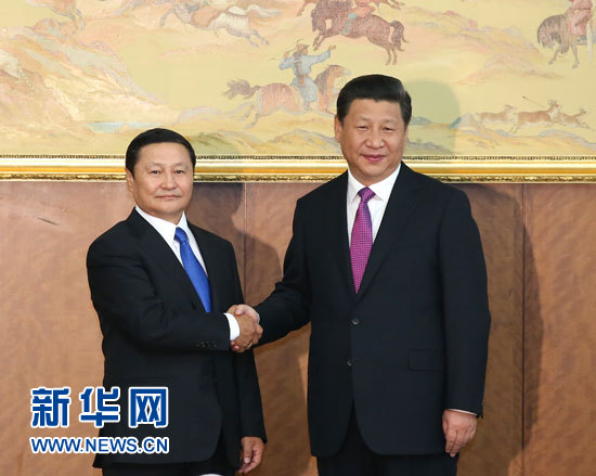 习近平会见蒙古国总理阿勒坦呼亚格