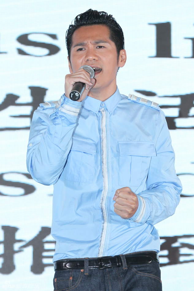 曹格宣布开启世界巡回演唱会 或迎来老三