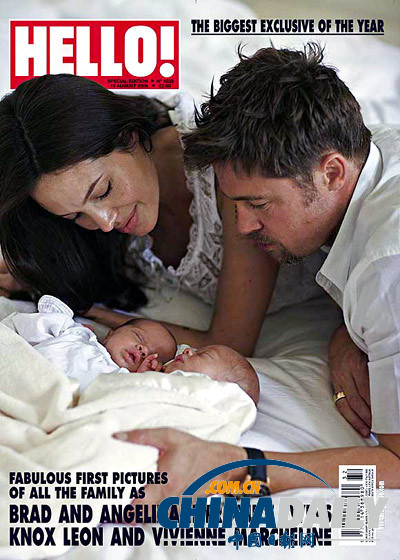 朱莉皮特婚纱照深情拥吻 孩子在婚纱作画显独特