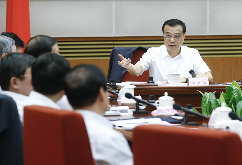 李克强强调:扎实推进以人为核心的新型城镇化