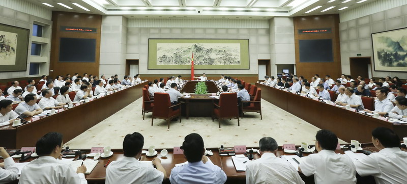李克强强调:扎实推进以人为核心的新型城镇化