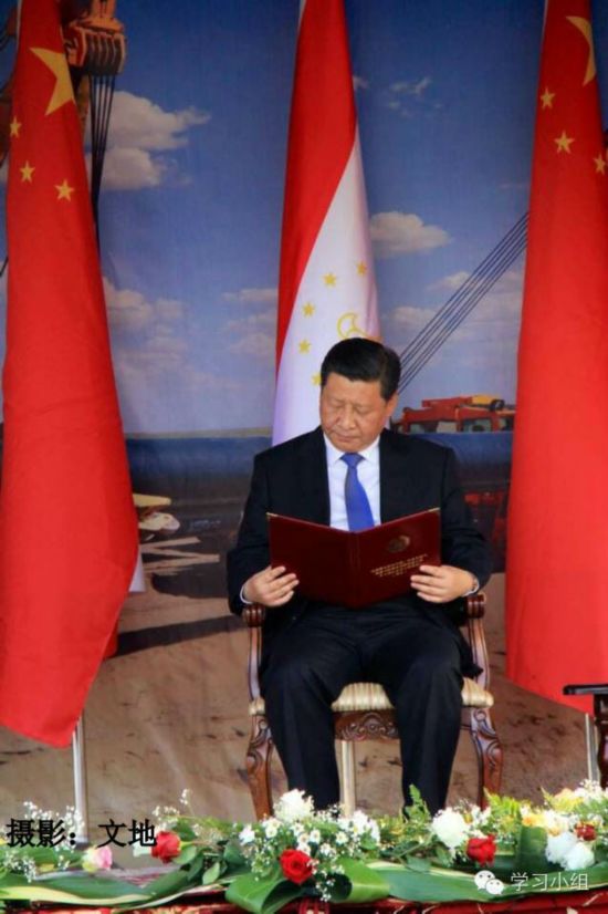 跟习大大去出访（四）：是啥封进了水泥墩？