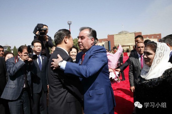 跟习大大去出访（四）：是啥封进了水泥墩？