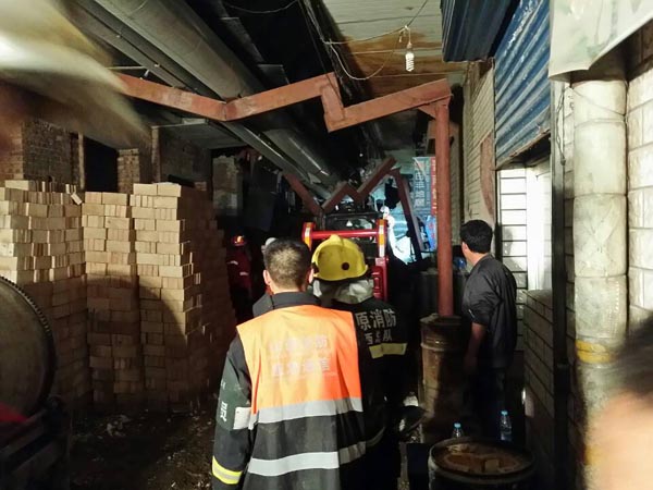 山西太原自建房工地倒塌 14人获救