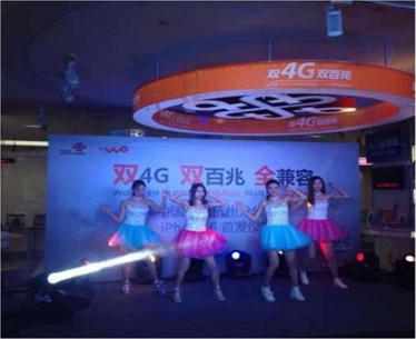 联通iPhone 6上市遭果粉疯抢各大营业厅创意百出