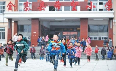 盘点李克强总理七封回信:心系青年成长 牵挂民生安危