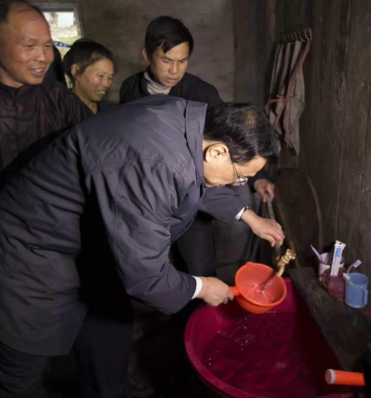 李克强：破解民生难题汇聚增长动力在真抓实干中推动发展升级