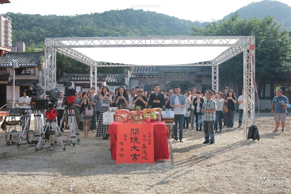 《聂隐娘》曝国际版海报 舒淇持刀而立