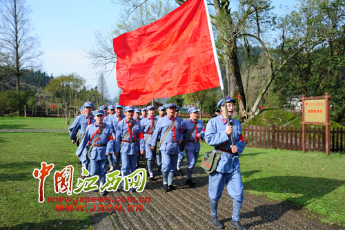 江西48名中青年干部井冈山接受革命传统教育（组图）