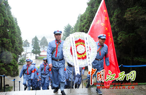 江西48名中青年干部井冈山接受革命传统教育（组图）