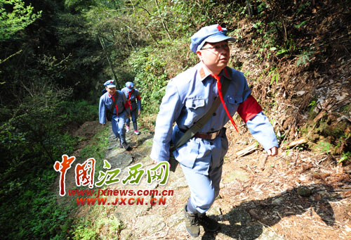江西48名中青年干部井冈山接受革命传统教育（组图）