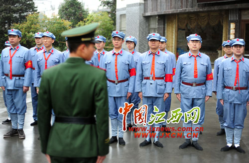 江西48名中青年干部井冈山接受革命传统教育（组图）