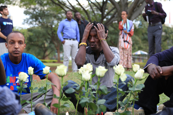 肯尼亚民众悼念恐怖袭击遇难者
