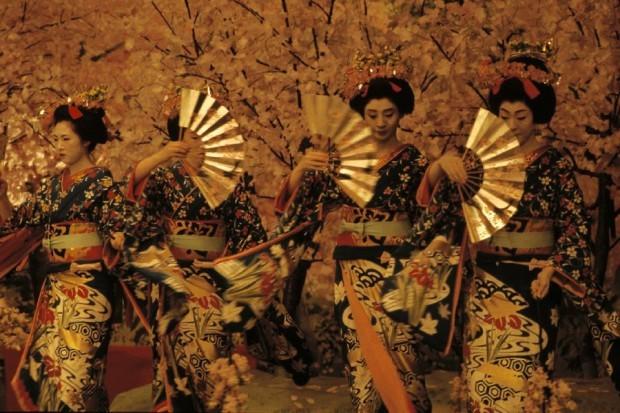 浓妆背后：日本艺妓回忆录