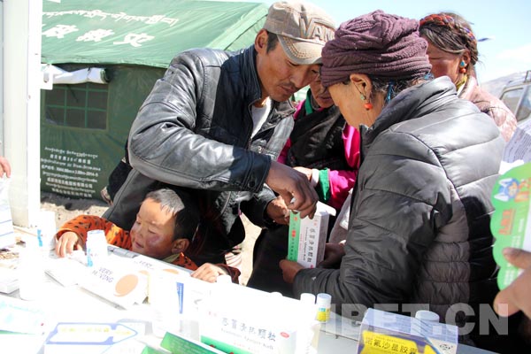 西藏七旬老人：头一次感受如此强烈的地震