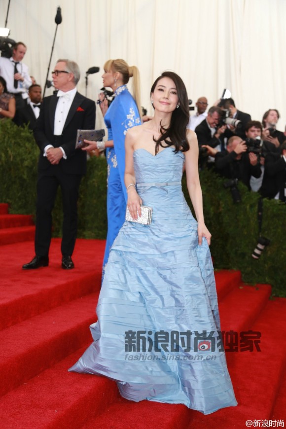 中国明星组团亮相MET GALA 巩俐章子怡周迅赵薇争艳