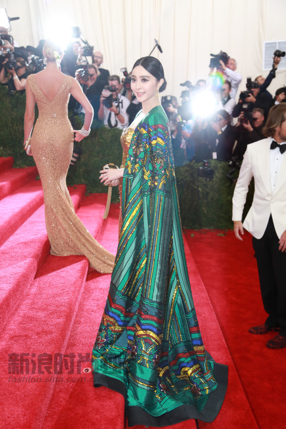 中国明星组团亮相MET GALA 巩俐章子怡周迅赵薇争艳