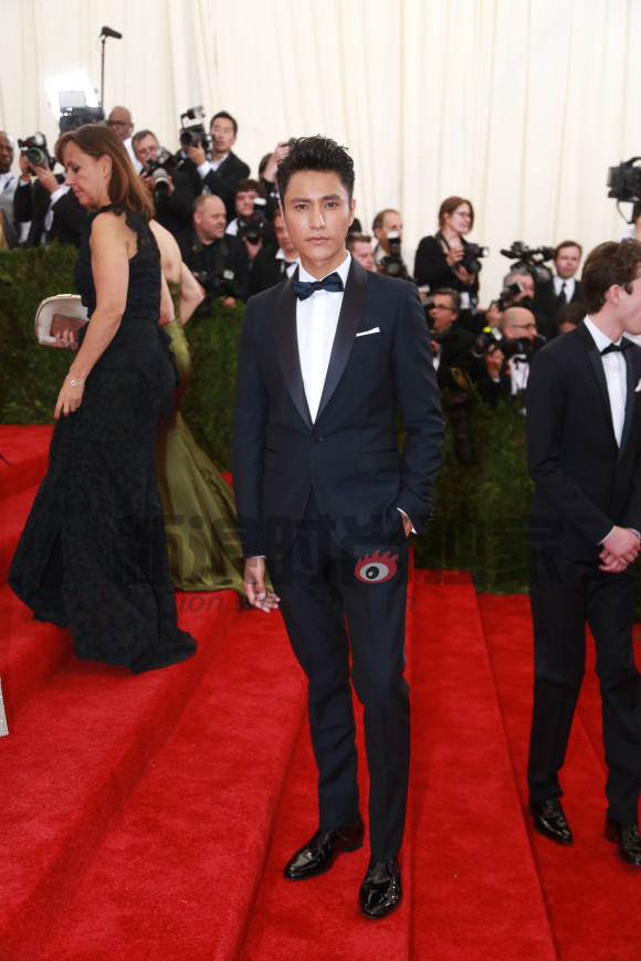 中国明星组团亮相MET GALA 巩俐章子怡周迅赵薇争艳