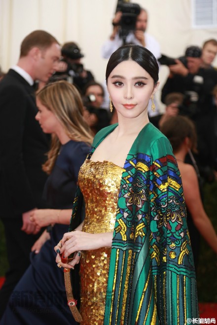 中国明星组团亮相MET GALA 巩俐章子怡周迅赵薇争艳