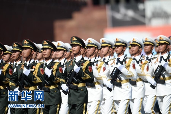 新华国际时评：当中国军人走过莫斯科红场
