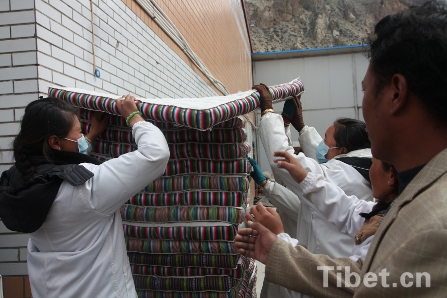 热地致信西藏关心抗震救灾