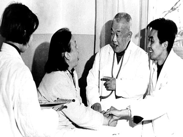 将“活血化瘀法”应用于现代内科的第一人 <BR>— 纪念中医药学家郭士魁先生诞辰100周年
