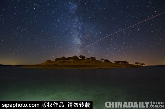 葡萄牙摄影师捕捉浩渺星空壮丽图景