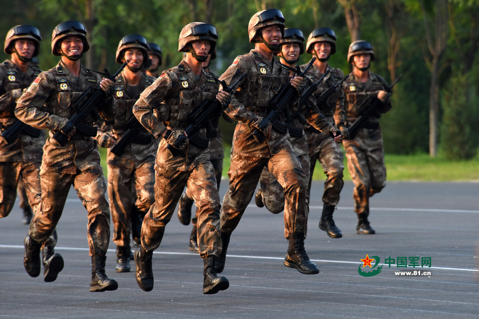 欢乐绽放阅兵训练基地