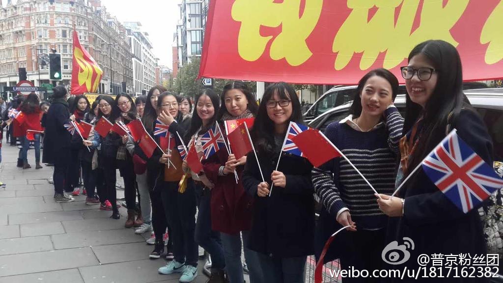 英国各界热情迎接习主席及夫人来访