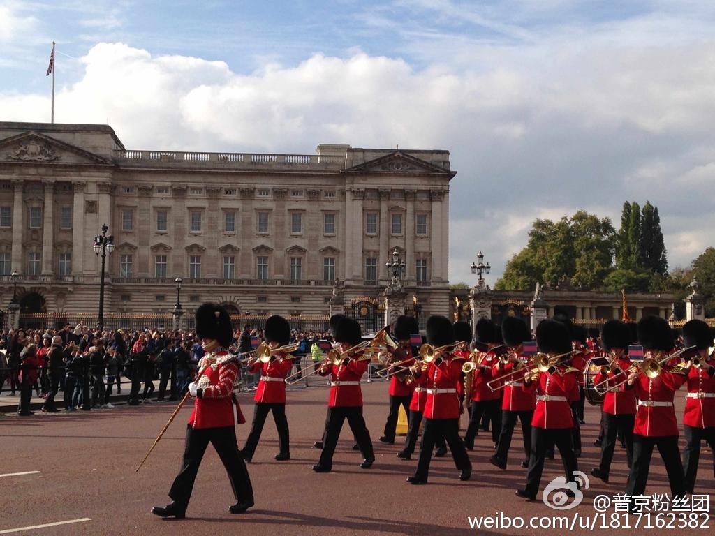 英国各界热情迎接习主席及夫人来访