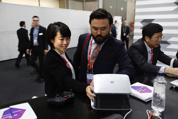 世界移动通信大会上引人注目的“中国发明”产品