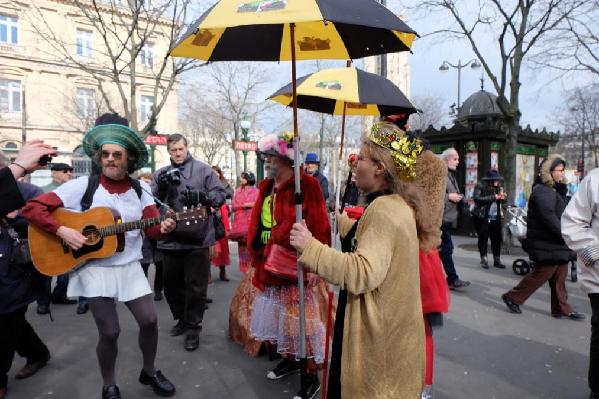 巴黎女性狂欢节：今天你当女王了吗？