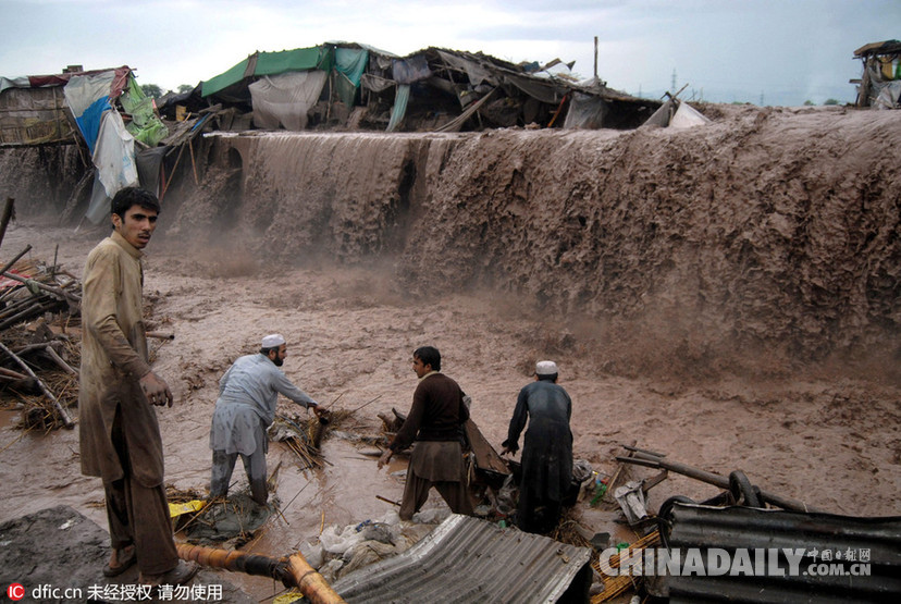 巴基斯坦强降雨引发洪灾和山体滑坡 已致49人死亡