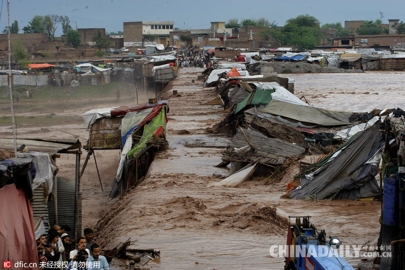 巴基斯坦强降雨引发洪灾和山体滑坡 已致49人死亡