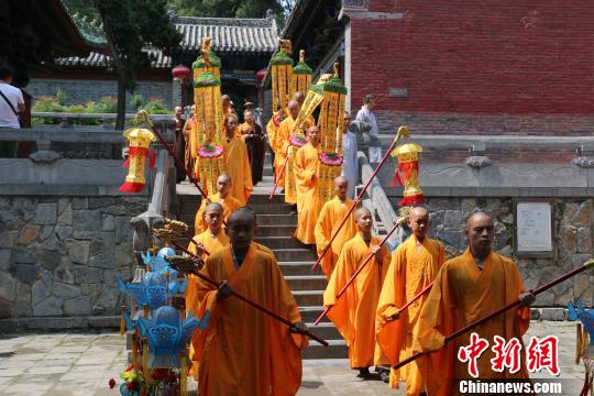 少林寺水陆法会熏坛洒净仪式 百余名僧众参加