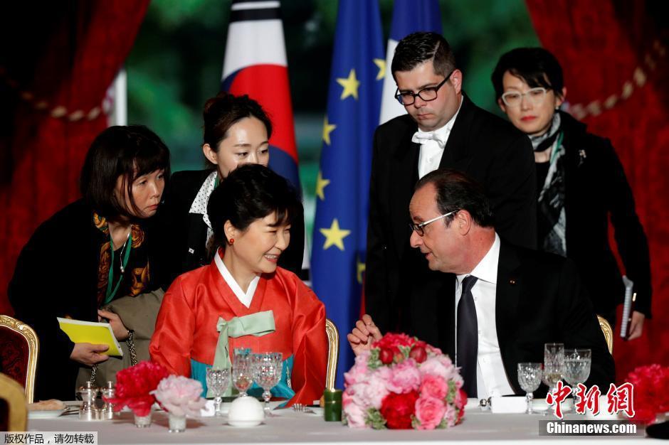 韩总统朴槿惠穿韩服出席法国国宴 气质端庄大方（组图）