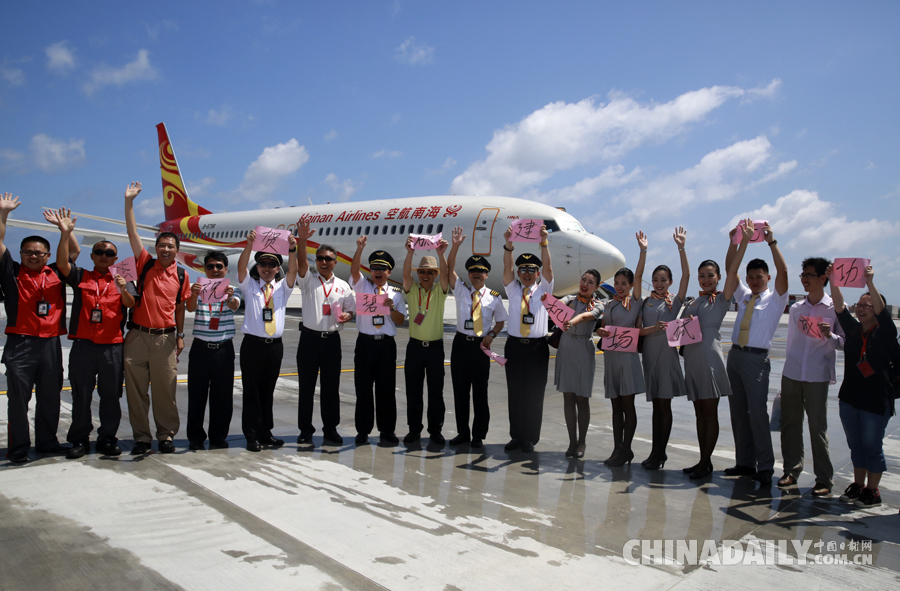 中国南沙美济礁渚碧礁新建机场试飞成功