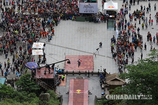 第二届红牛天梯速降赛重装来袭 13名顶尖骑手绝地挑战30秒纪录