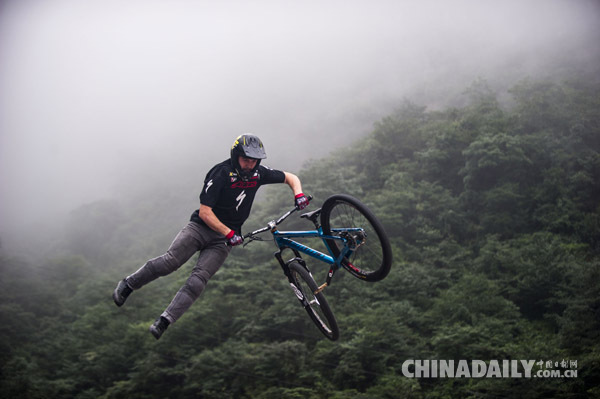 红牛天梯速降赛大招频亮，美国选手96.3分惊艳全场