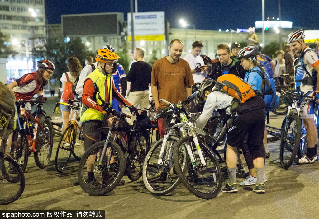2016莫斯科夜骑活动 夜光酷炫自行车拉风十足