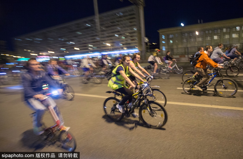 2016莫斯科夜骑活动 夜光酷炫自行车拉风十足