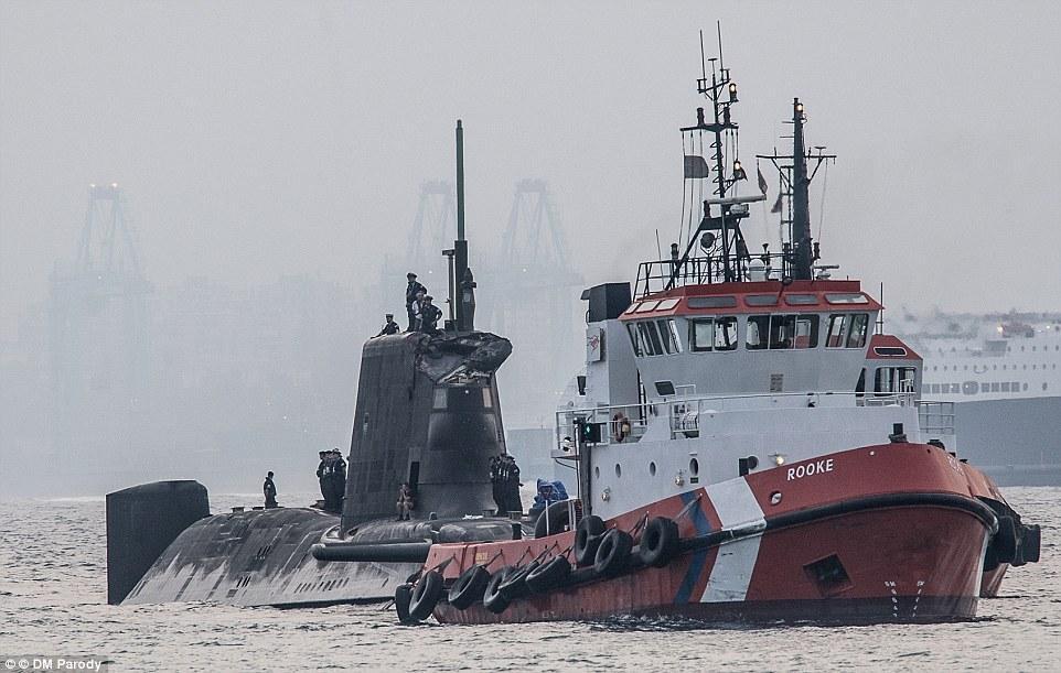 英国一核潜艇与商船相撞 核潜艇被撞坏