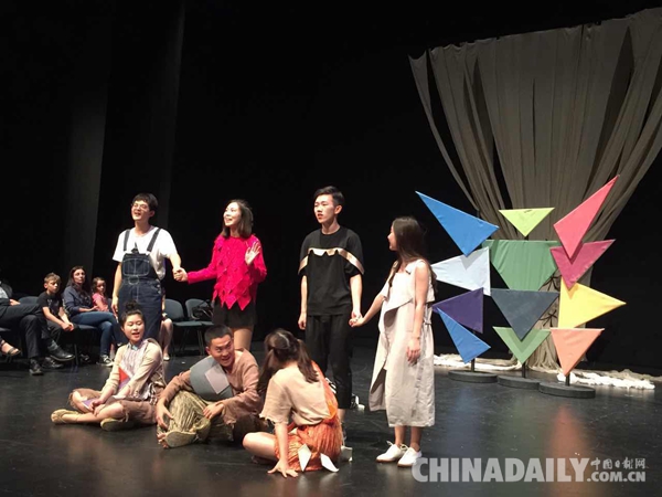 刘晓明大使出席英国利兹跨文化戏剧节开幕式