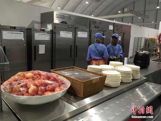 探访里约奥运村餐厅 外形酷似蔬菜大棚