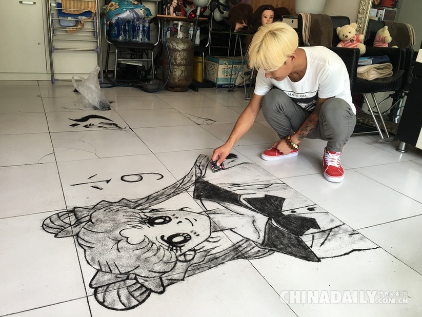 视频：吉林一发型师用碎头发作画 美少女战士最新出炉
