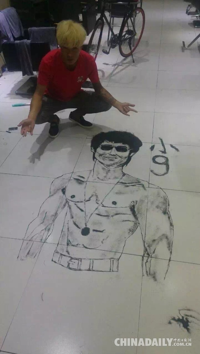 视频：吉林一发型师用碎头发作画 美少女战士最新出炉