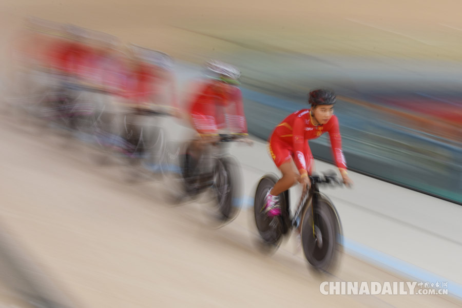 巴西里约：中国场地自行车队进行赛前热身训练（图）