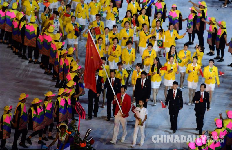 中国体育代表团步入里约奥运会开幕式